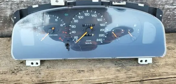 Mazda 626 Speedometer (instrument cluster) GA5R