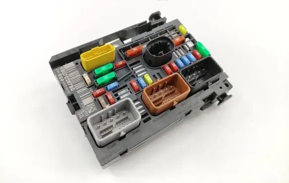 Peugeot Partner Fuse module 9807028780