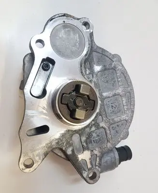 Volkswagen PASSAT CC Vacuum pump 03L145100F