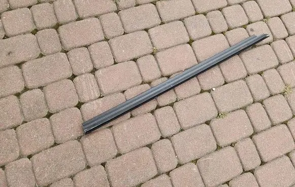 Toyota Camry VIII XV70 Front door glass trim molding OPELCZESCI.com-D17