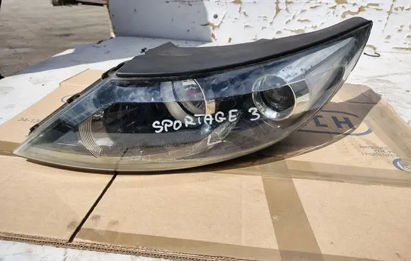 KIA Sportage Headlight/headlamp 921013U270