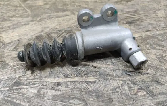Clutch slave cylinder