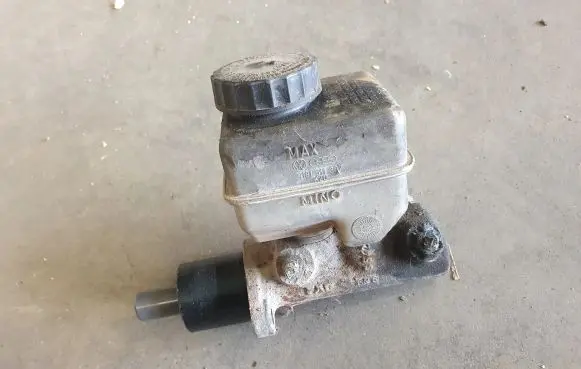 Volkswagen Golf I Master brake cylinder 191611307