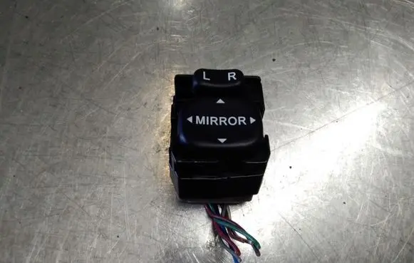 Wing mirror switch