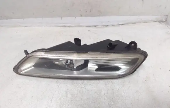 Volkswagen PASSAT B7 Front fog light 176623