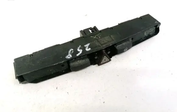 Opel Astra H Hazard light switch
