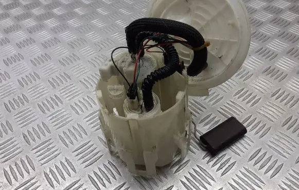 Opel Zafira B Mechanical fuel pump 13129982
