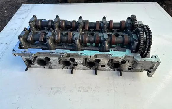 Mercedes-Benz Vito Viano W639 Engine head A6110105020 15406124 1255CB055