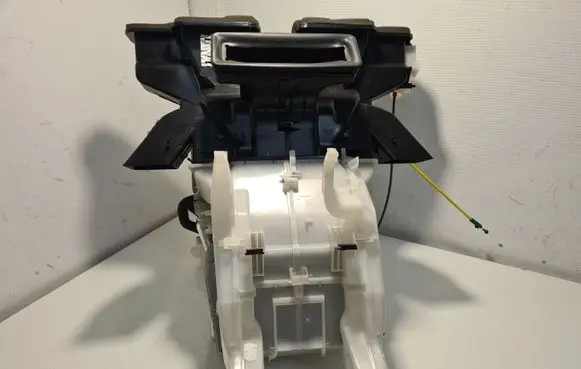 Mercedes-Benz A W169 Interior heater climate box assembly A1698304760 A1698300361