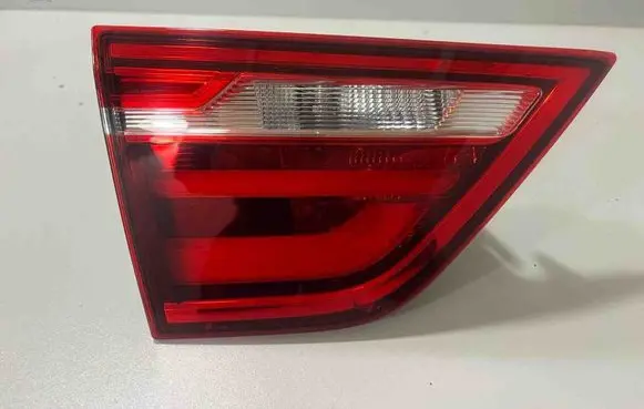 Tailgate rear/tail lights