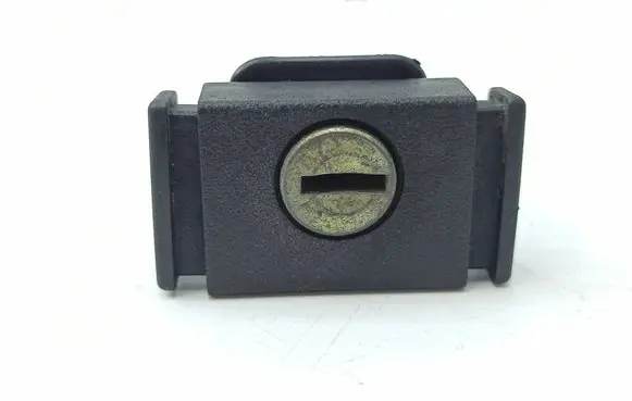 Volkswagen Golf I Glove box lock 171857131B