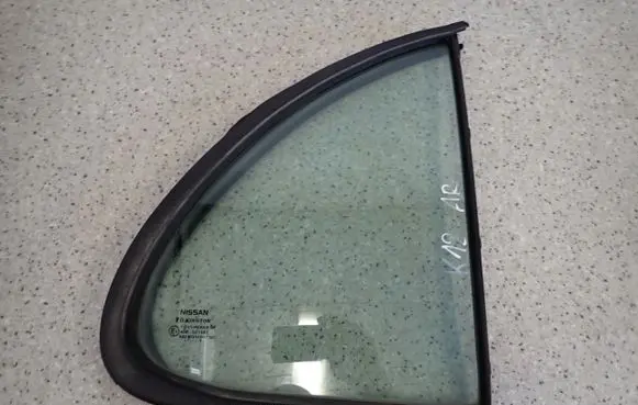 Nissan Micra Sliding door window/glass