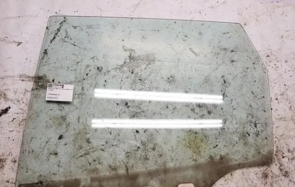 Honda Jazz Rear door window glass Juoda