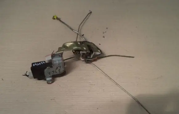 Mitsubishi Lancer Front door lock