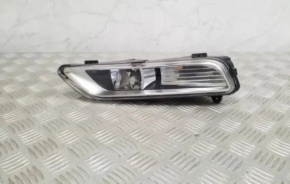 Volkswagen PASSAT B7 Front fog light 17662401