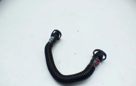 Volkswagen Golf V Breather hose/pipe 06F103221E