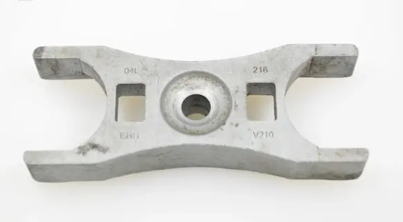 Volkswagen Golf VII Fuel Injector clamp holder 04L216