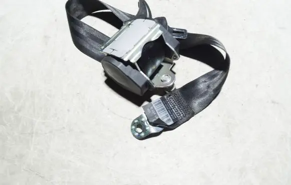 Middle seatbelt (rear)