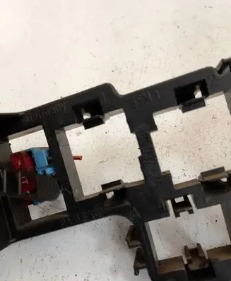 Volkswagen PASSAT B5 Fuse box set 8D1937545