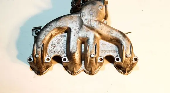 Volkswagen PASSAT B6 Intake manifold 03G129713K