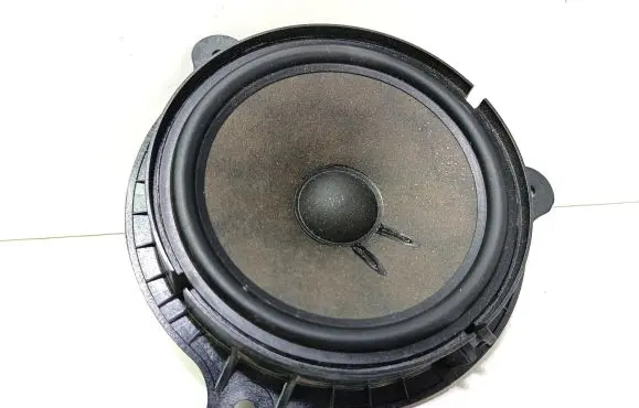 Renault Captur Front door speaker