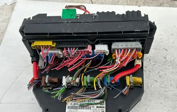Mercedes-Benz C W204 SAM control unit A2044424100 A2049000800 A2049010700