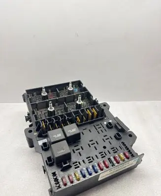 Chrysler Voyager Fuse module P4707785 TBQJ305610342