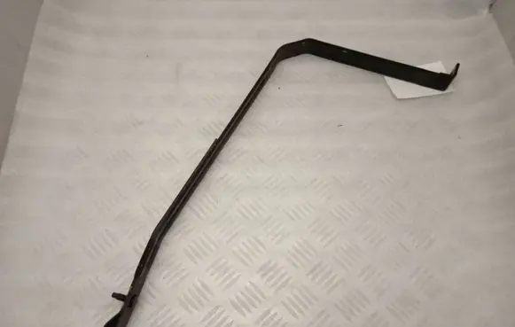 Fuel tank mounting bracket