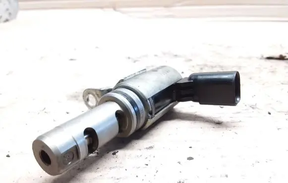Volkswagen Golf V Camshaft vanos timing valve 03C906455A