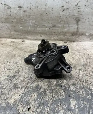 Volvo XC70 Vacuum pump 08658230