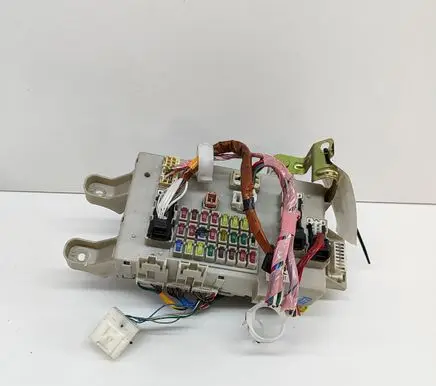 Toyota Land Cruiser (J120) Fuse module 8273060080