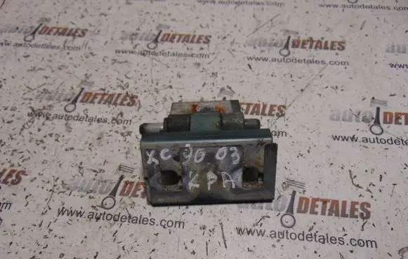 Volvo XC90 Front door lower hinge 