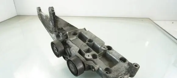 Volvo V70 Generator/alternator bracket 30757068