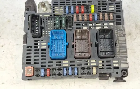 Citroen DS4 Fuse module 9677987180
