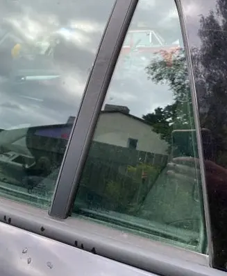 Opel Astra H Rear vent window glass 43R001582