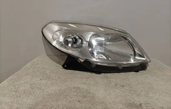 Dacia Sandero Headlight/headlamp
