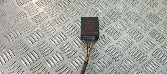 Volkswagen PASSAT B5 Other relay 52400006