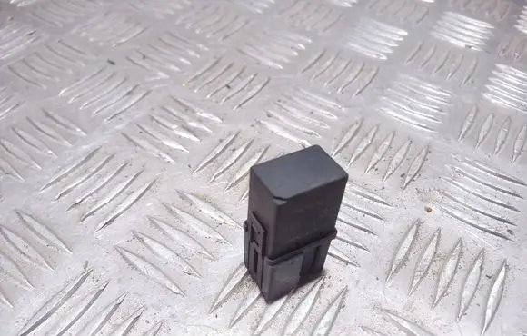 Mitsubishi Carisma Other relay MB953382