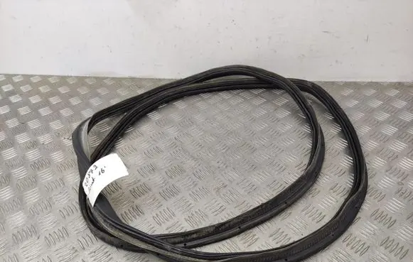 Volkswagen PASSAT B8 Trunk rubber seal (body) 