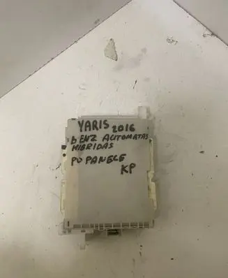 Toyota Yaris Fuse module 8273052K40 892210D470