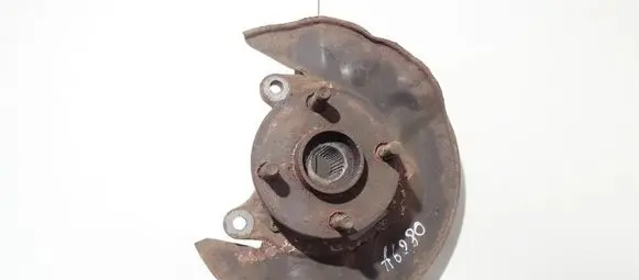 Toyota Corolla Verso E121 Front wheel hub