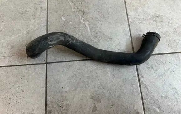 Engine coolant pipe/hose
