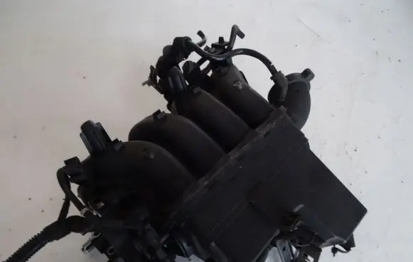 Opel Astra J Intake manifold 55573811