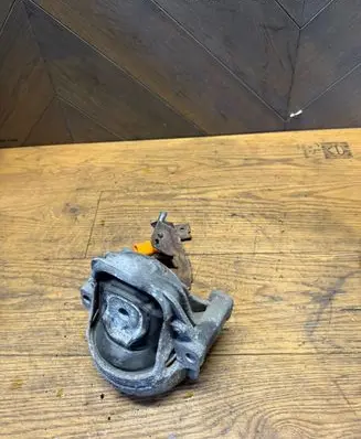 Engine mount bracket