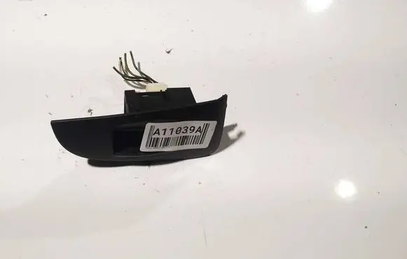 Toyota Avensis T250 Electric window control switch 7427105020 74271-05020