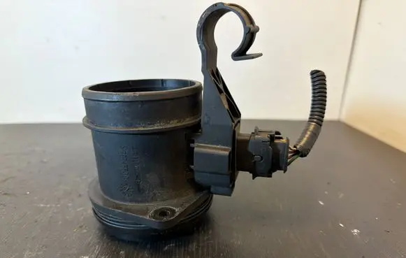Volvo S60 Mass air flow meter 30677999 13526387
