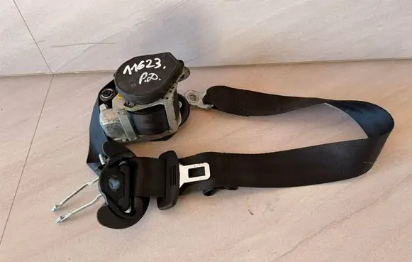 Volkswagen Golf VI Front seatbelt 1K4857706BJ