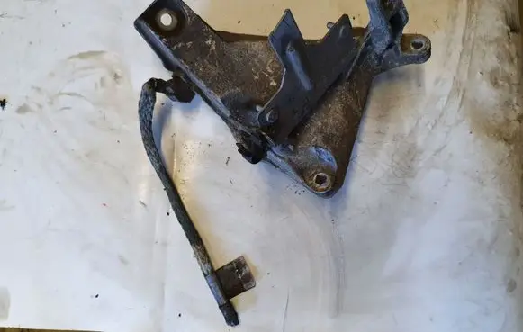 BMW 1 E81 E87 Engine mounting bracket NOCODE