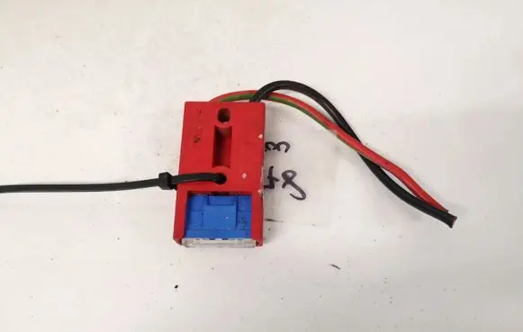 Audi A4 S4 B7 8E 8H Fuse 8a0937530