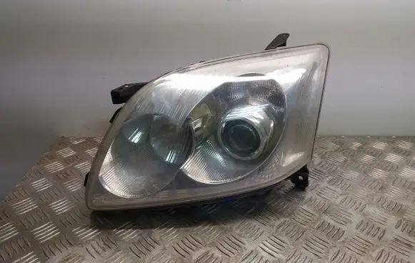 Toyota Avensis T250 Headlight/headlamp